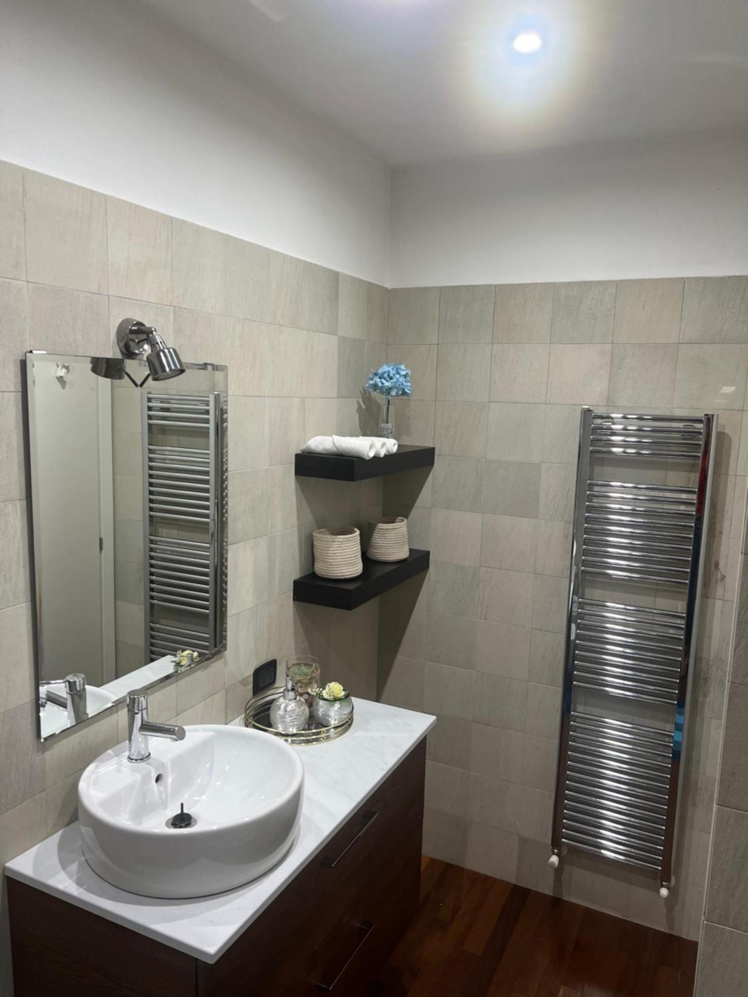B&B Resilienza - Camera Privata Con Bagno Lecco Ngoại thất bức ảnh